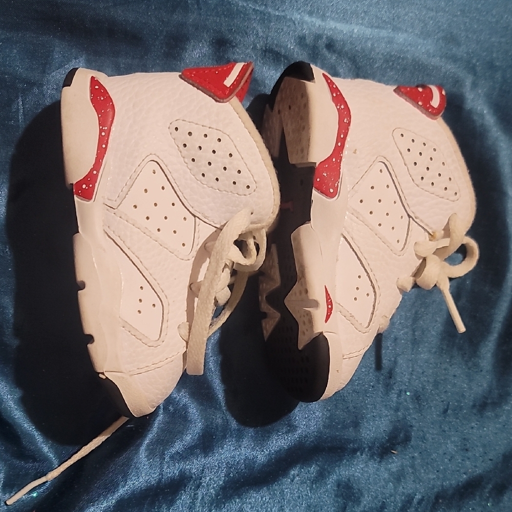 Jordan Kids White and Red Sneakers - Picture 3 of 4